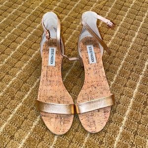 LIKE NEW Steve Madden size 6.5 sandals